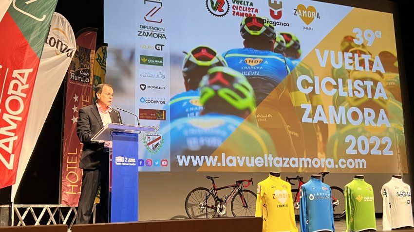 Honza con La vuelta ciclista Zamora